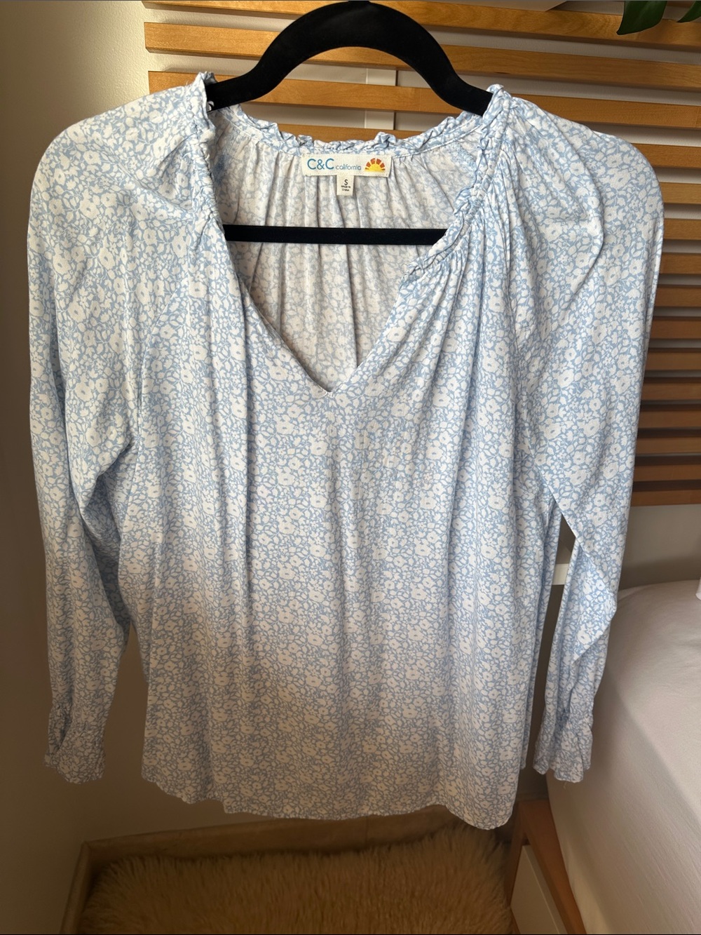 C&C California Light Blue Floral V-Neck Long Sleeve Top